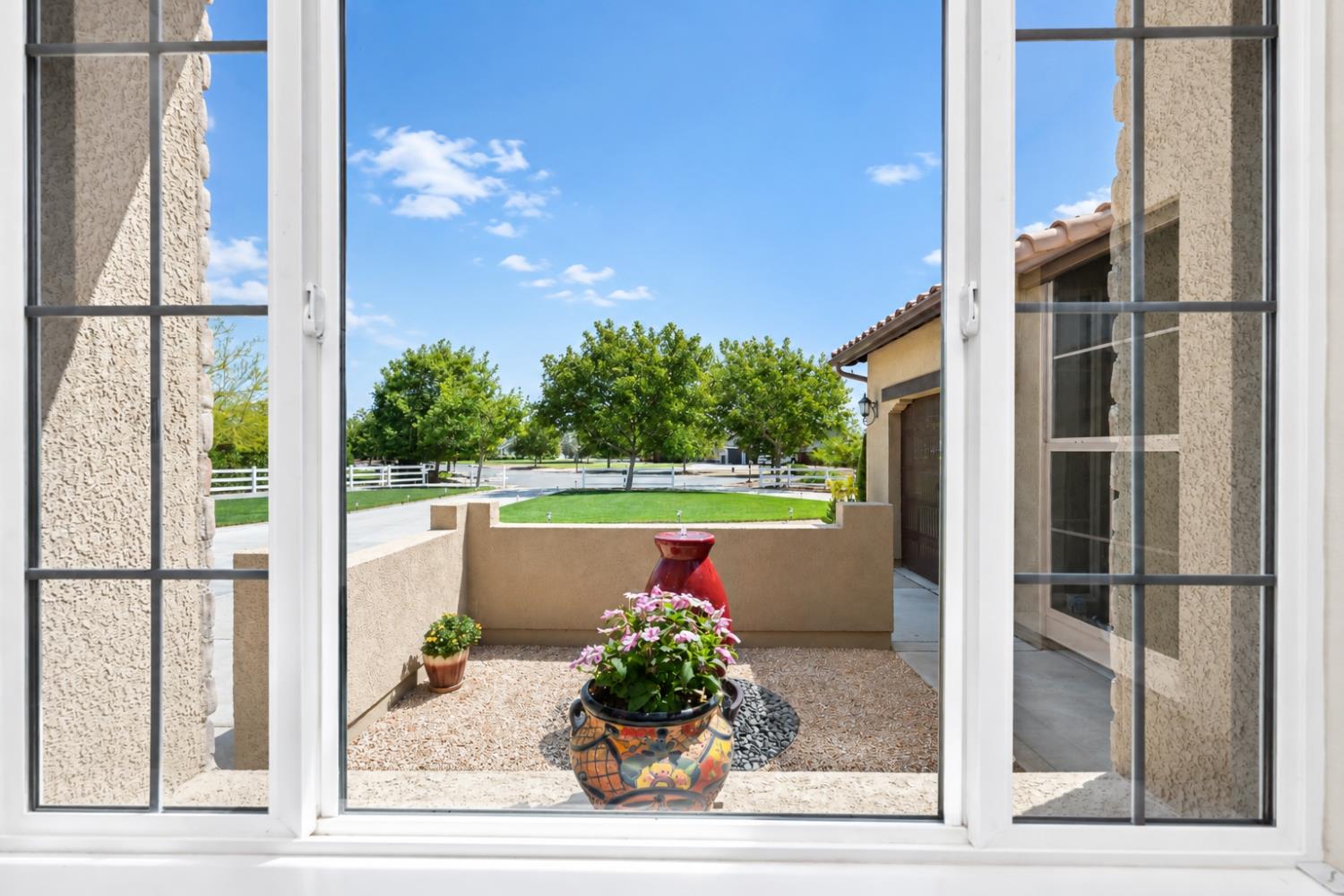 3741 N Mountain Hawk Ct, Sanger, CA 93657