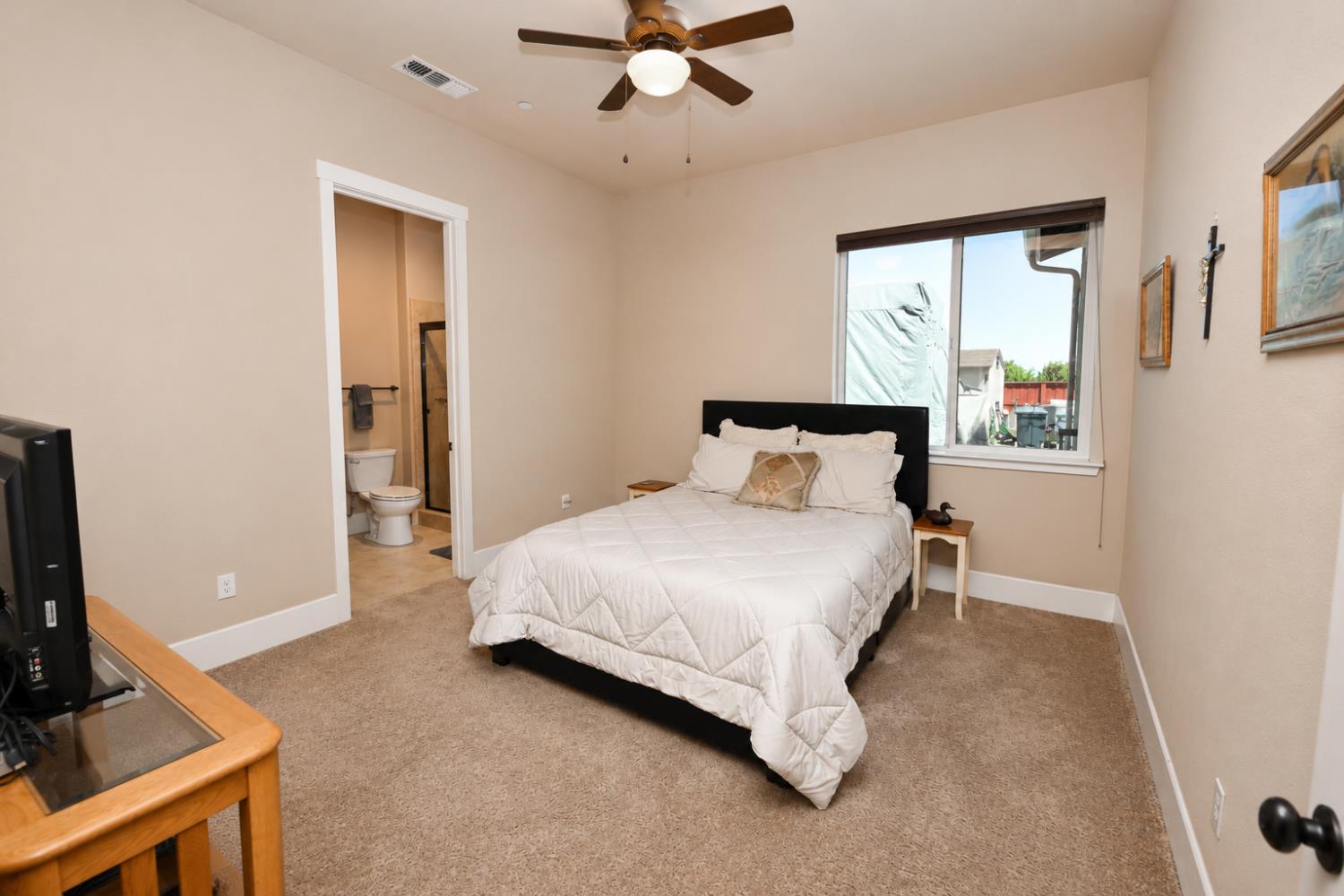 3741 N Mountain Hawk Ct, Sanger, CA 93657