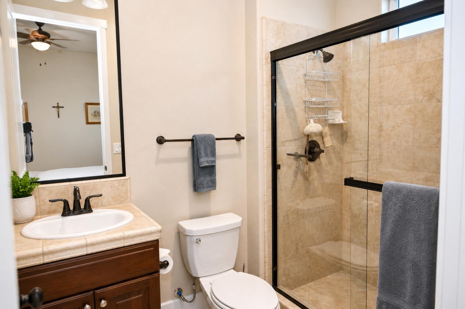 3741 N Mountain Hawk Ct, Sanger, CA 93657