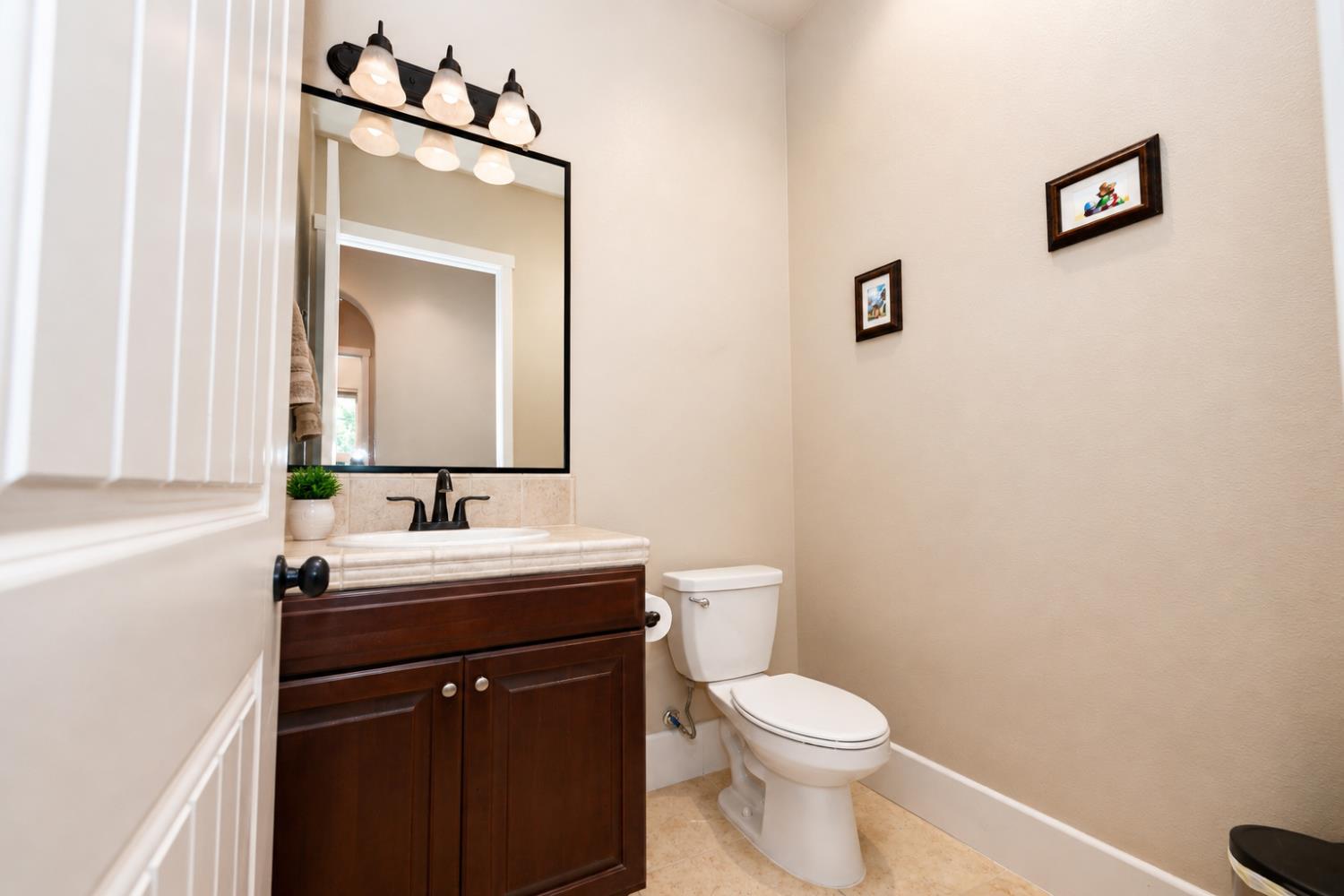 3741 N Mountain Hawk Ct, Sanger, CA 93657