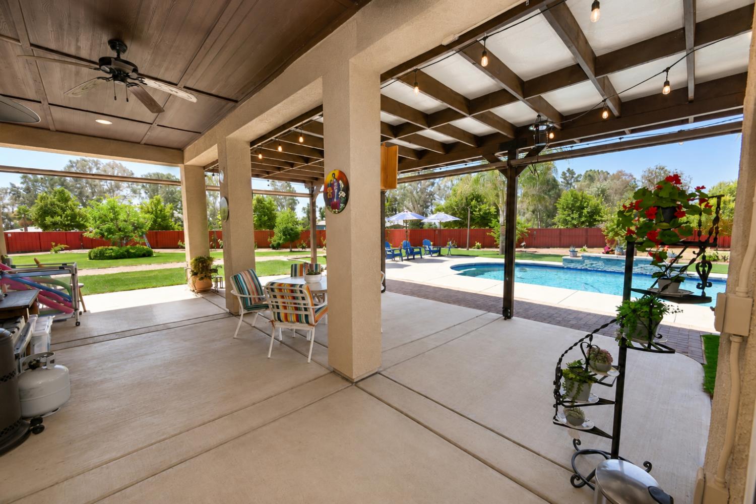 3741 N Mountain Hawk Ct, Sanger, CA 93657