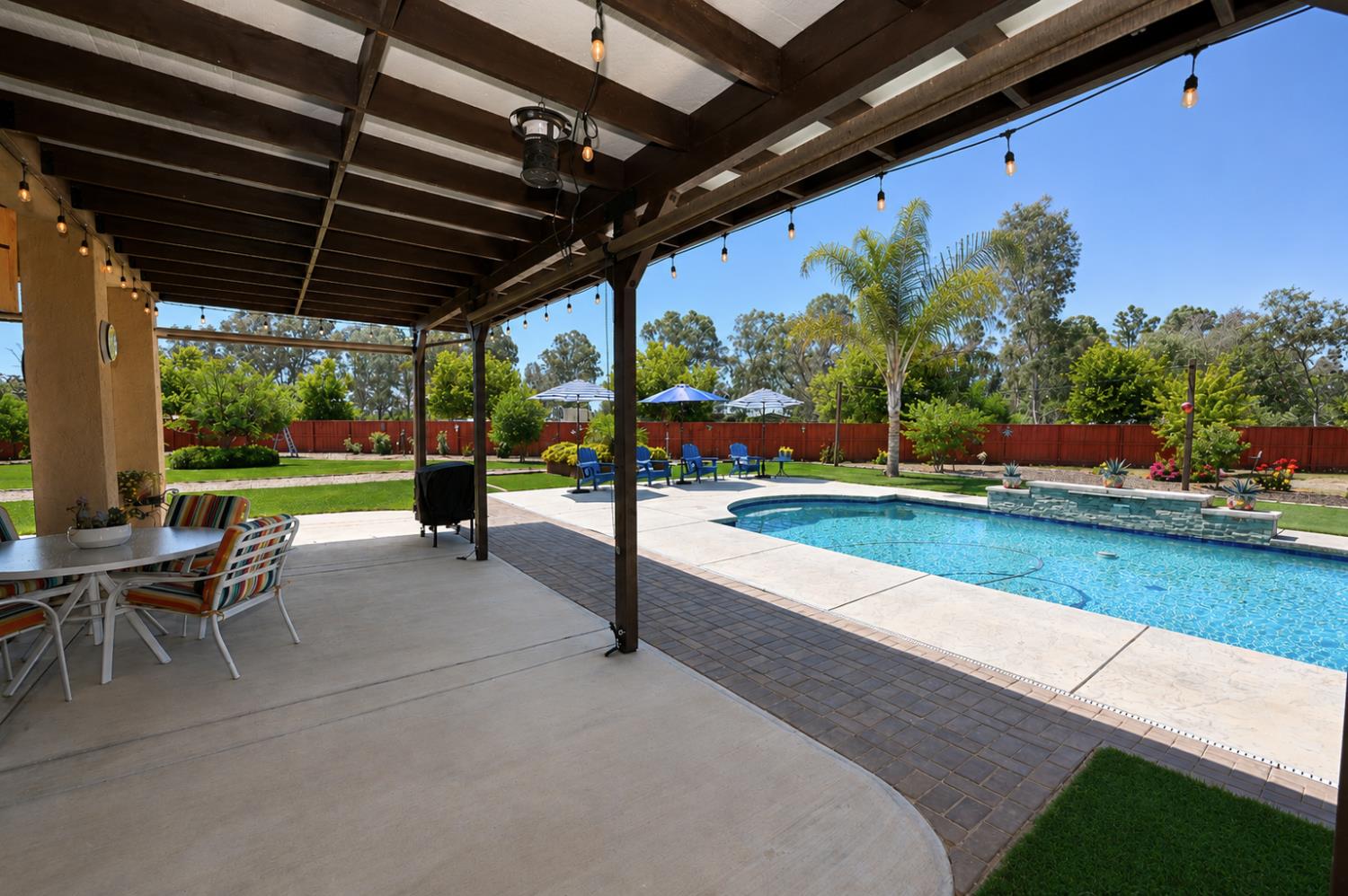 3741 N Mountain Hawk Ct, Sanger, CA 93657