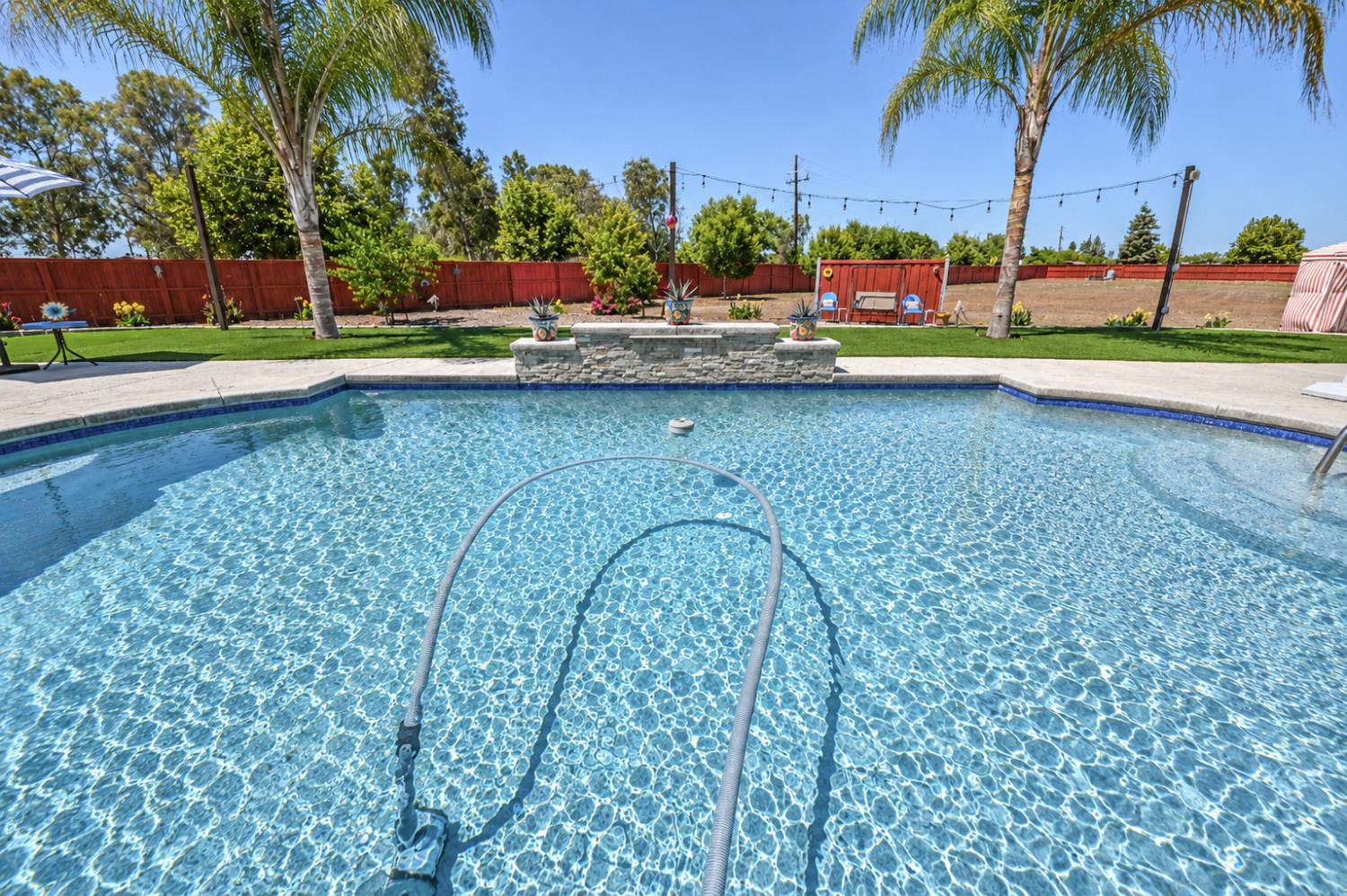 3741 N Mountain Hawk Ct, Sanger, CA 93657