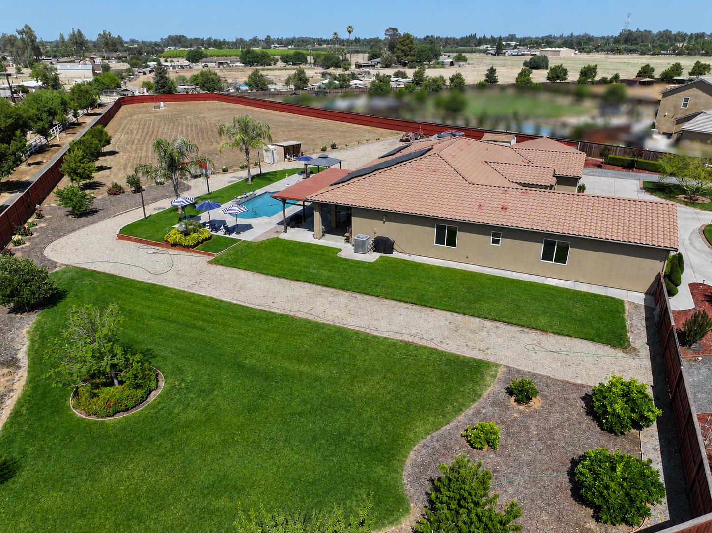 3741 N Mountain Hawk Ct, Sanger, CA 93657