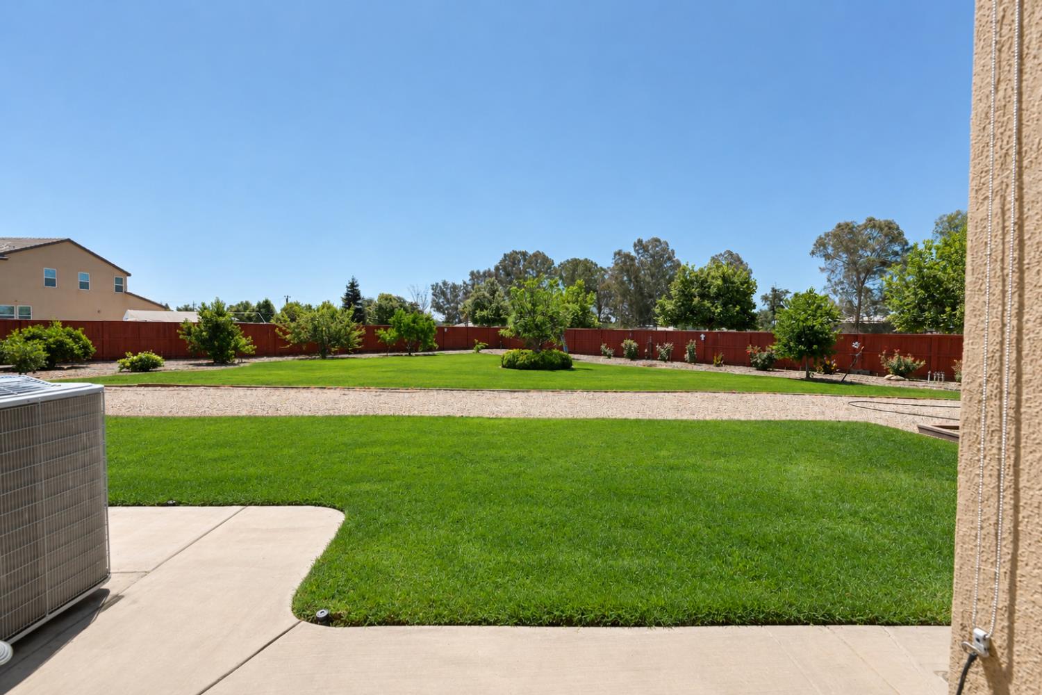 3741 N Mountain Hawk Ct, Sanger, CA 93657