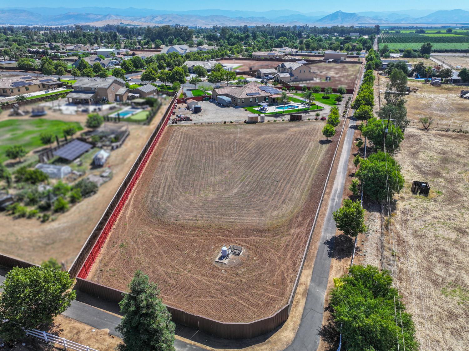 3741 N Mountain Hawk Ct, Sanger, CA 93657