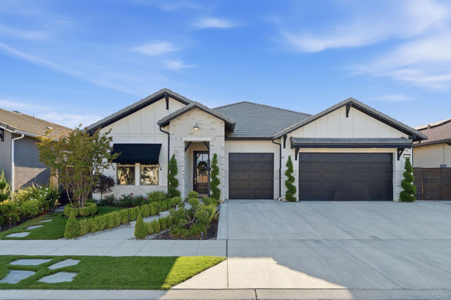 1758 N Carson Ave, Clovis, CA 93619