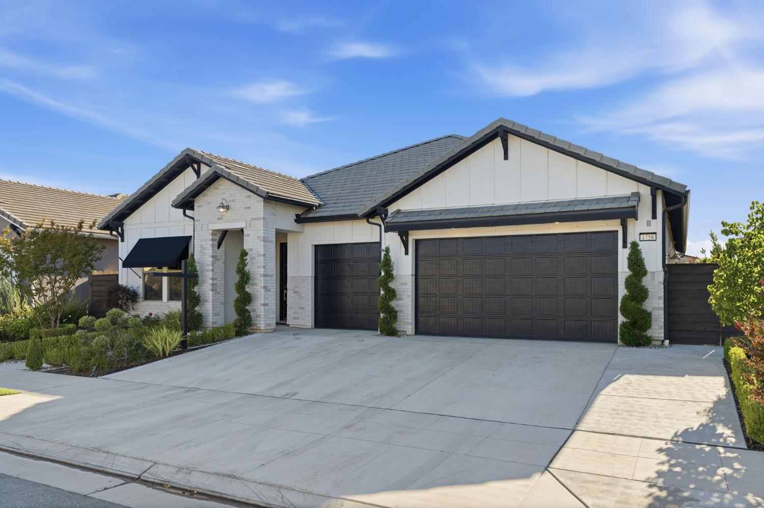 1758 N Carson Ave, Clovis, CA 93619