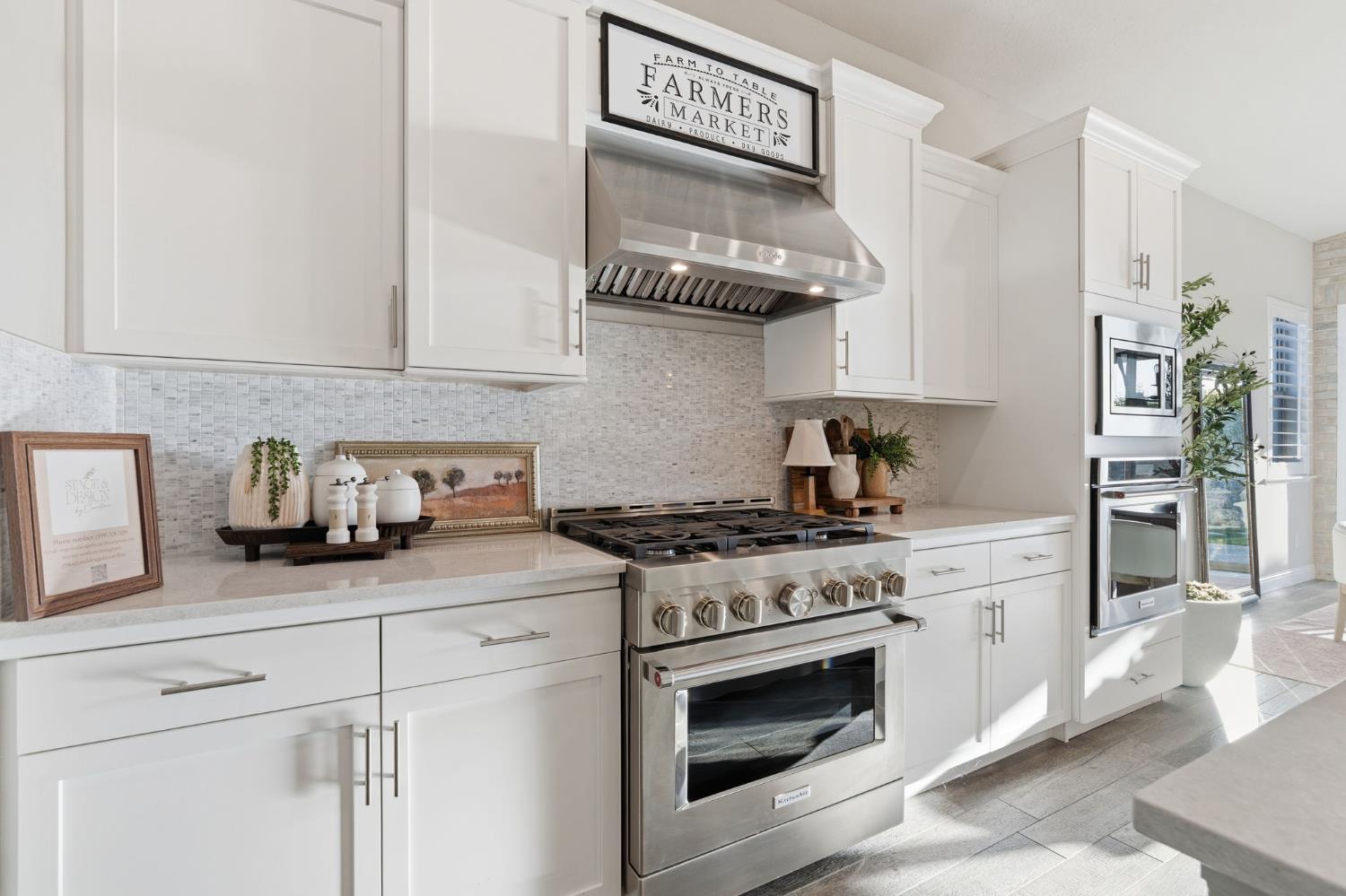 1758 N Carson Ave, Clovis, CA 93619