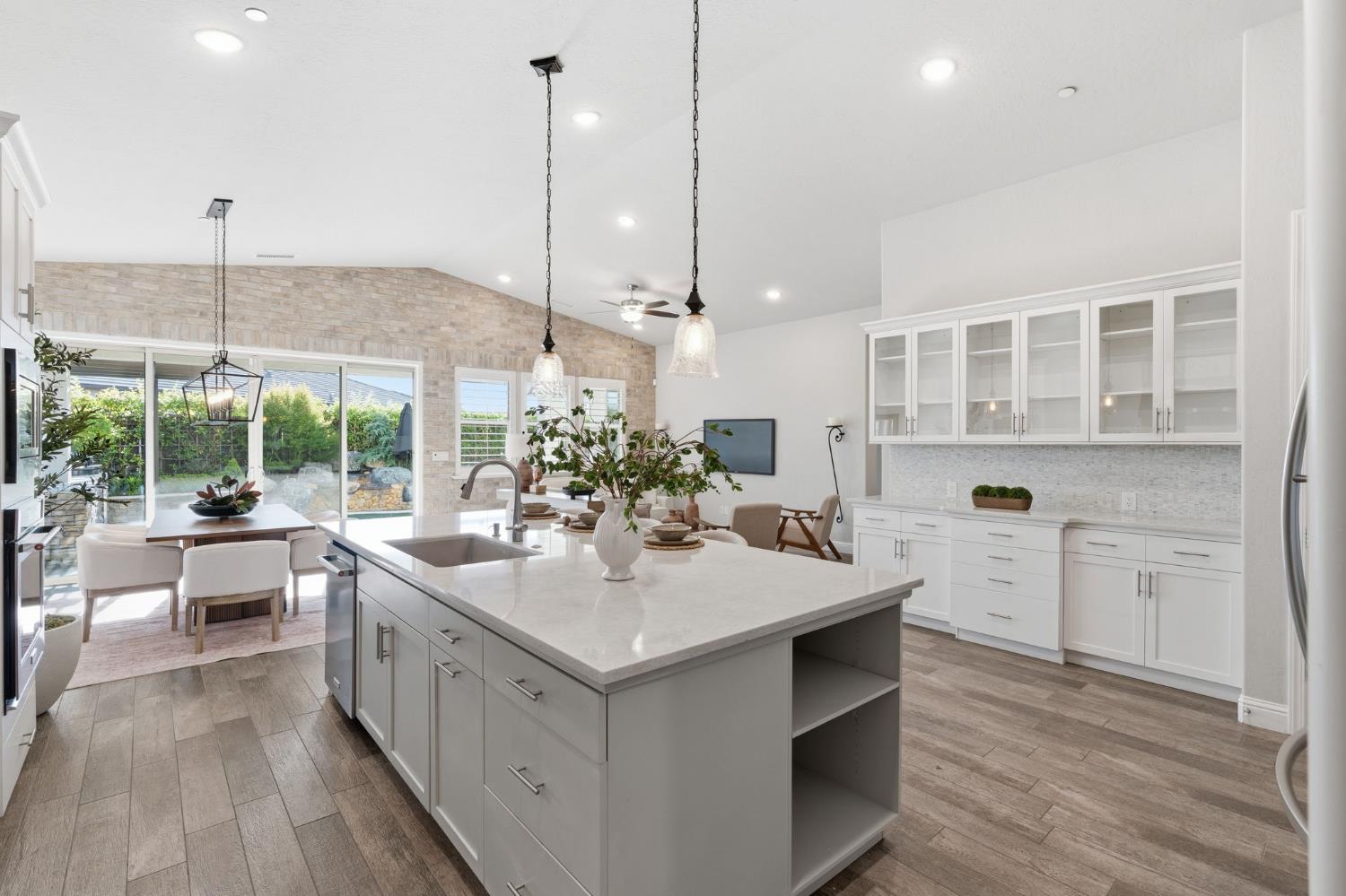 1758 N Carson Ave, Clovis, CA 93619