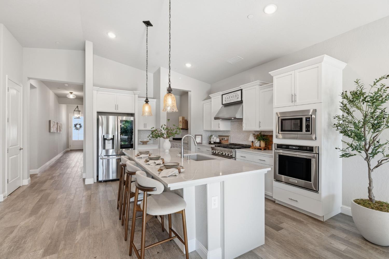 1758 N Carson Ave, Clovis, CA 93619