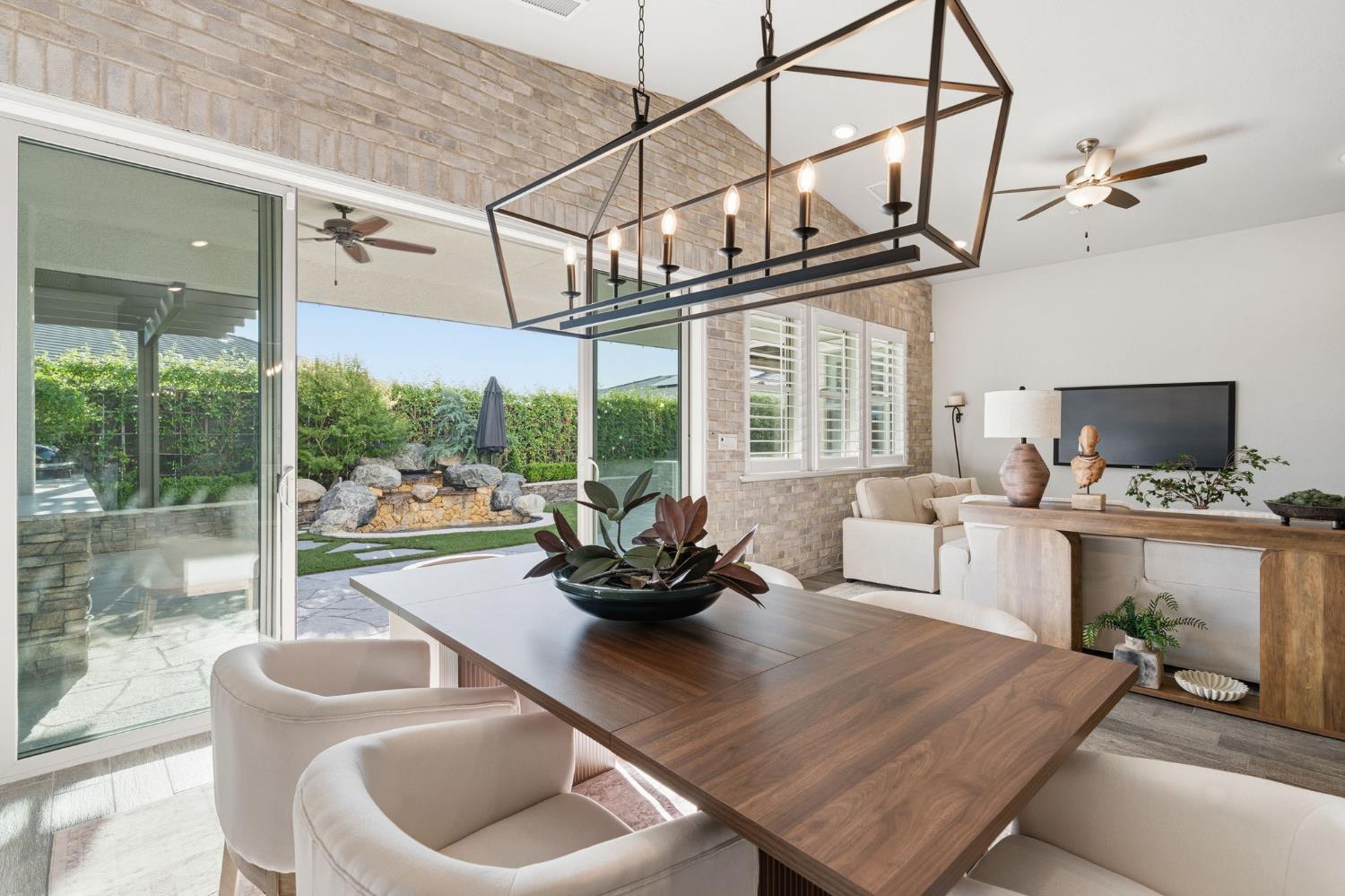 1758 N Carson Ave, Clovis, CA 93619