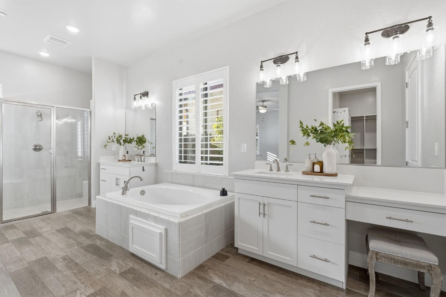 1758 N Carson Ave, Clovis, CA 93619