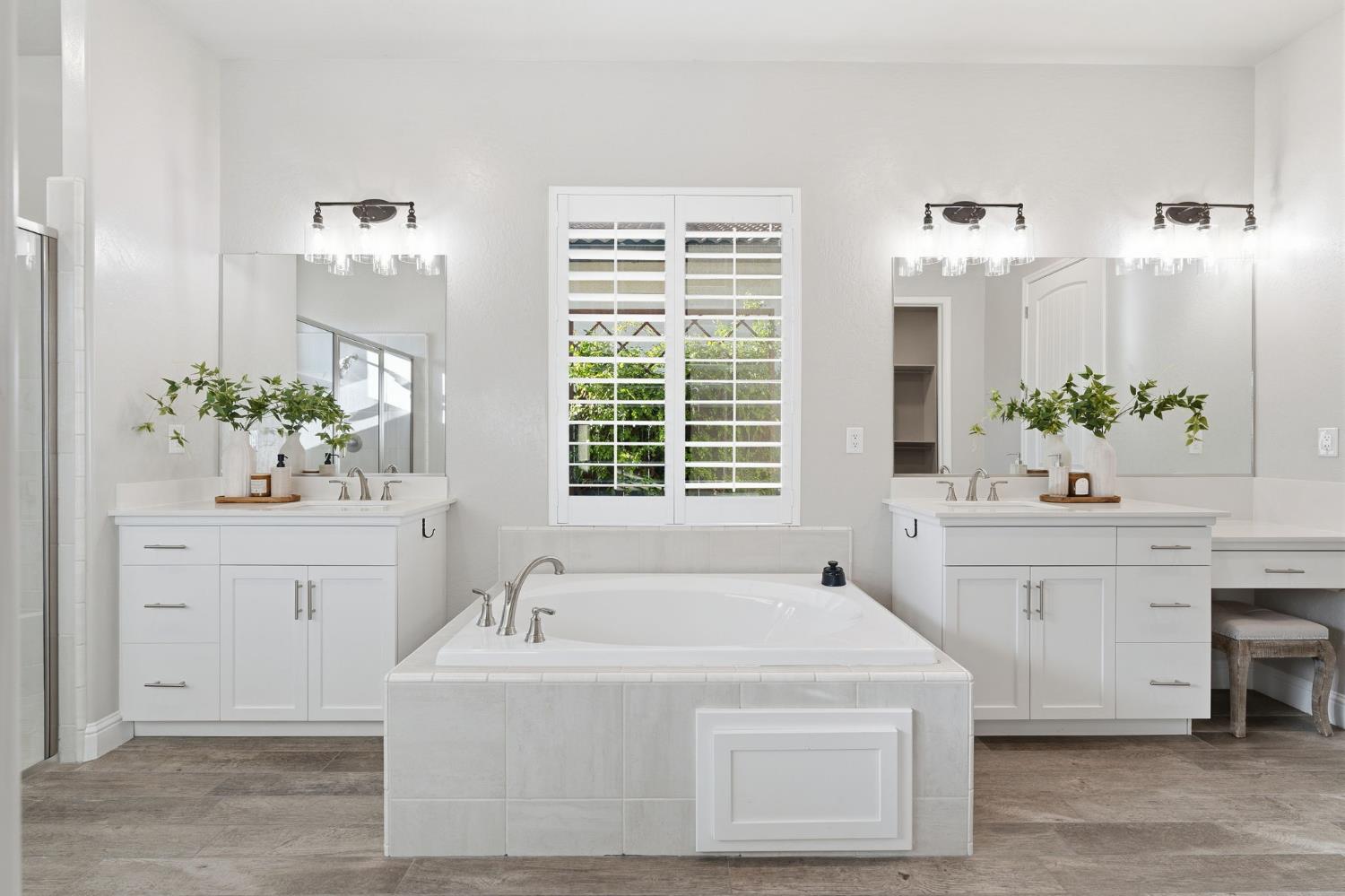 1758 N Carson Ave, Clovis, CA 93619