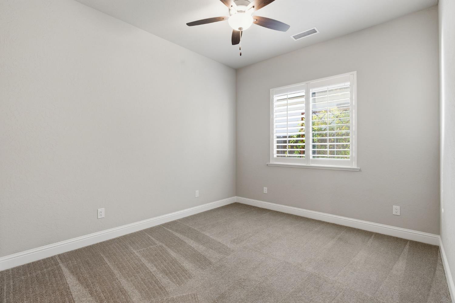 1758 N Carson Ave, Clovis, CA 93619