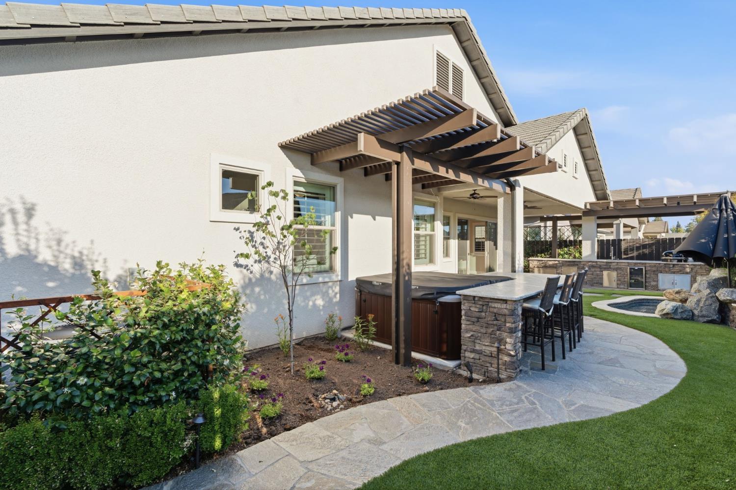 1758 N Carson Ave, Clovis, CA 93619