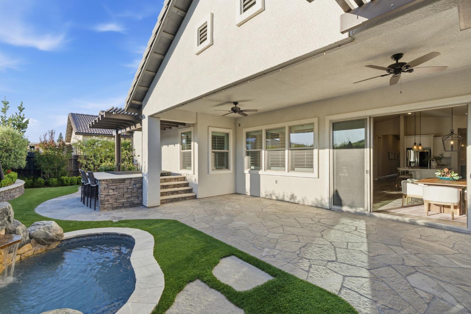 1758 N Carson Ave, Clovis, CA 93619