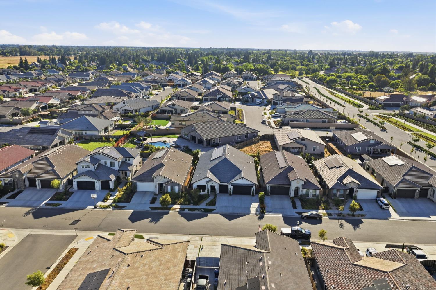 1758 N Carson Ave, Clovis, CA 93619