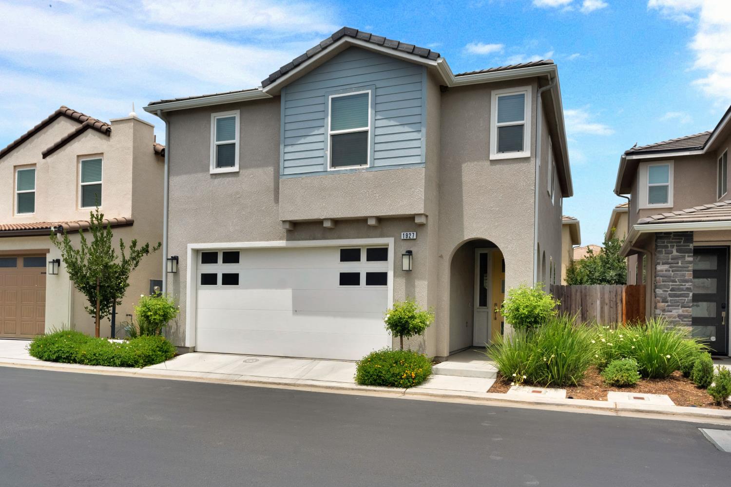 1927 Kelly Ln, Clovis, CA 93611