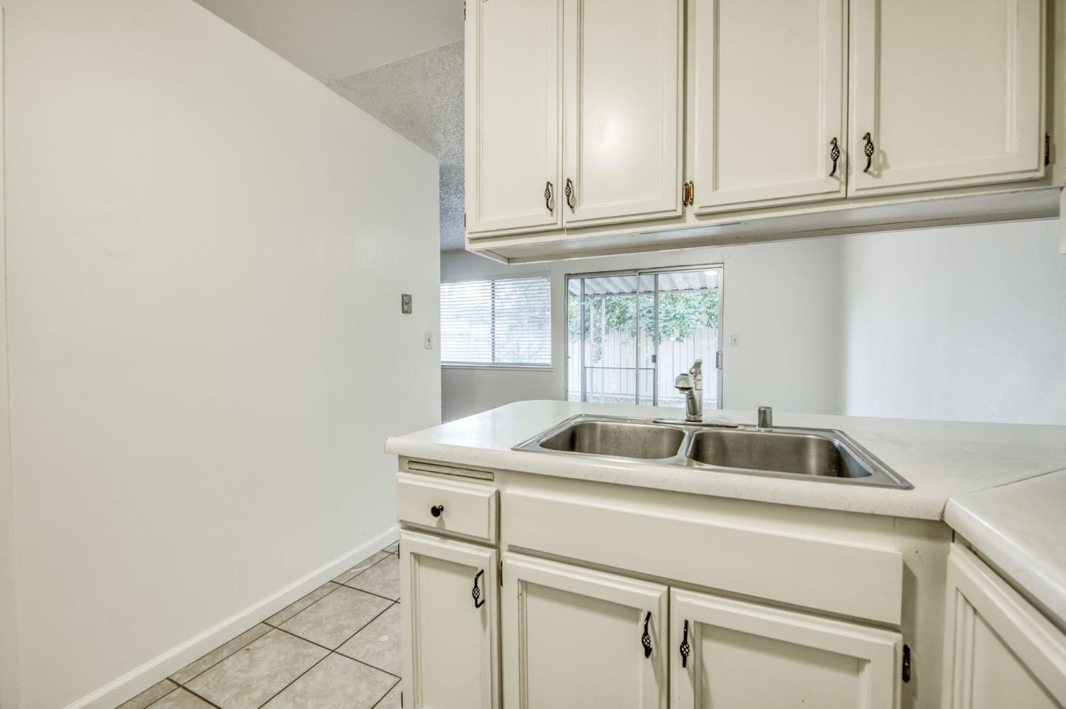 4733 N Cedar Ave #112, Fresno, CA 93726