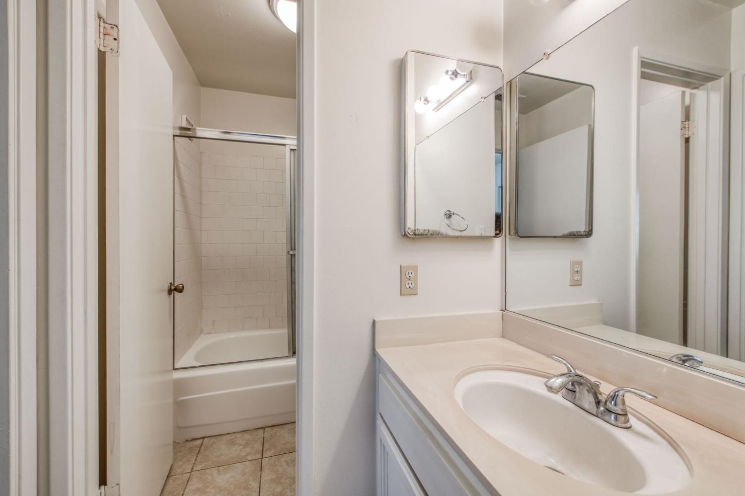 4733 N Cedar Ave #112, Fresno, CA 93726