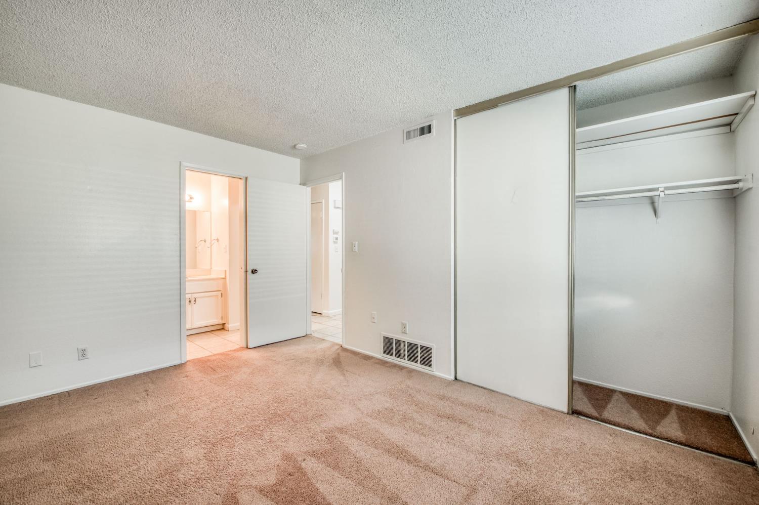 4733 N Cedar Ave #112, Fresno, CA 93726