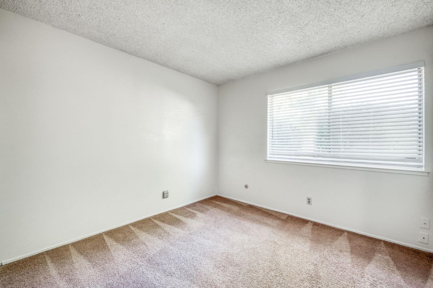 4733 N Cedar Ave #112, Fresno, CA 93726