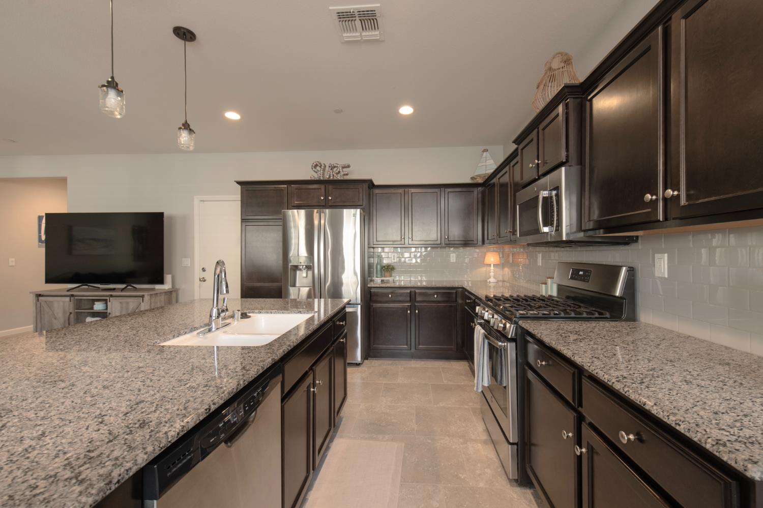 3456 Descanso Ave, Clovis, CA 93619