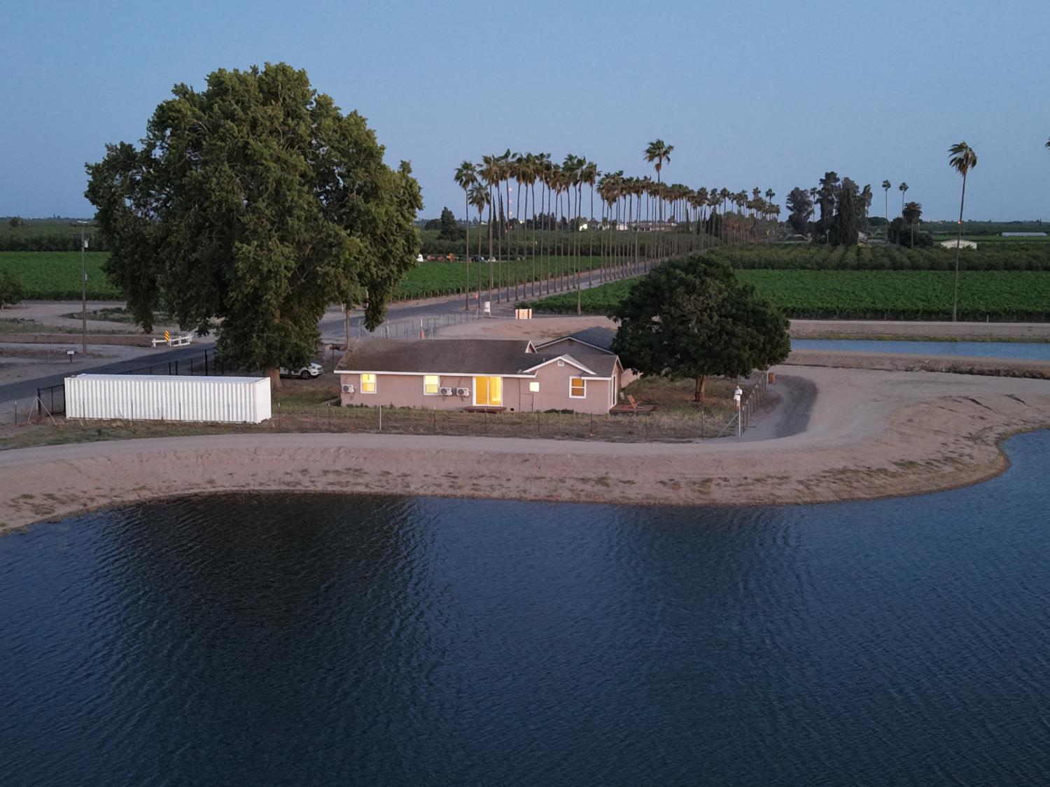 2545 N Siskiyou Ave, Kerman, CA 93630