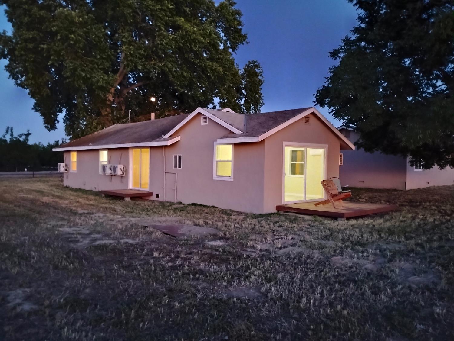 2545 N Siskiyou Ave, Kerman, CA 93630