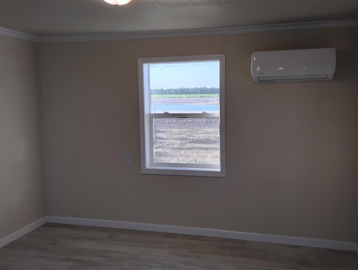 2545 N Siskiyou Ave, Kerman, CA 93630