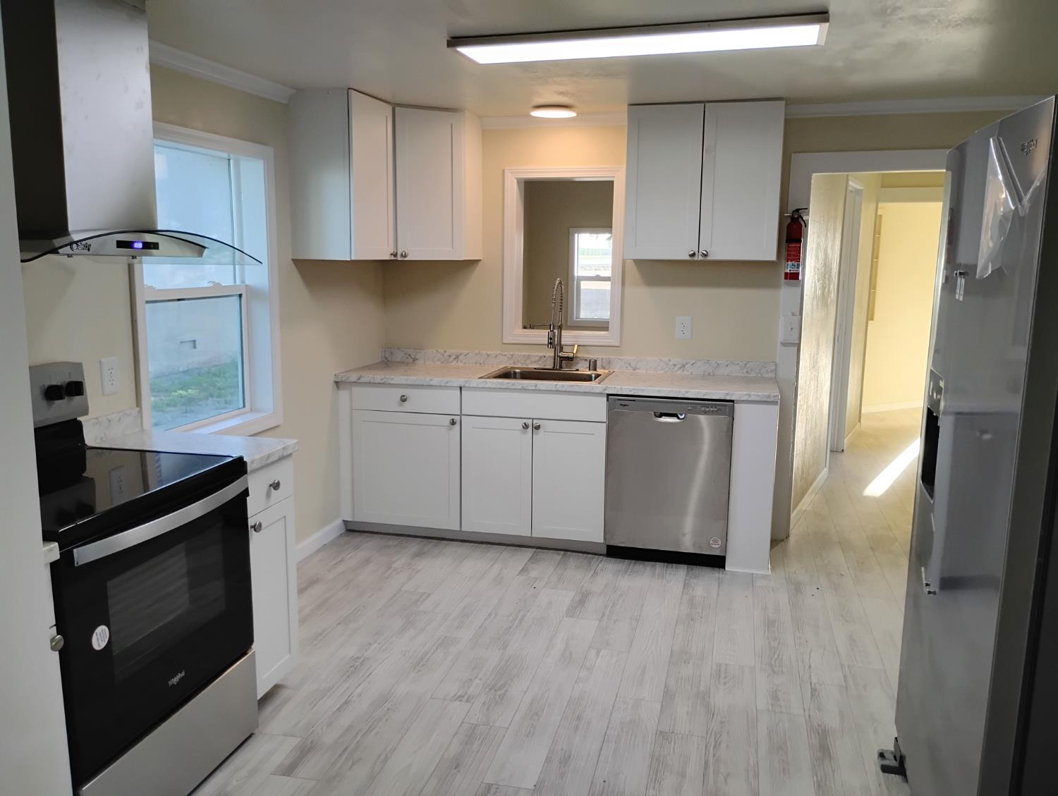 2545 N Siskiyou Ave, Kerman, CA 93630
