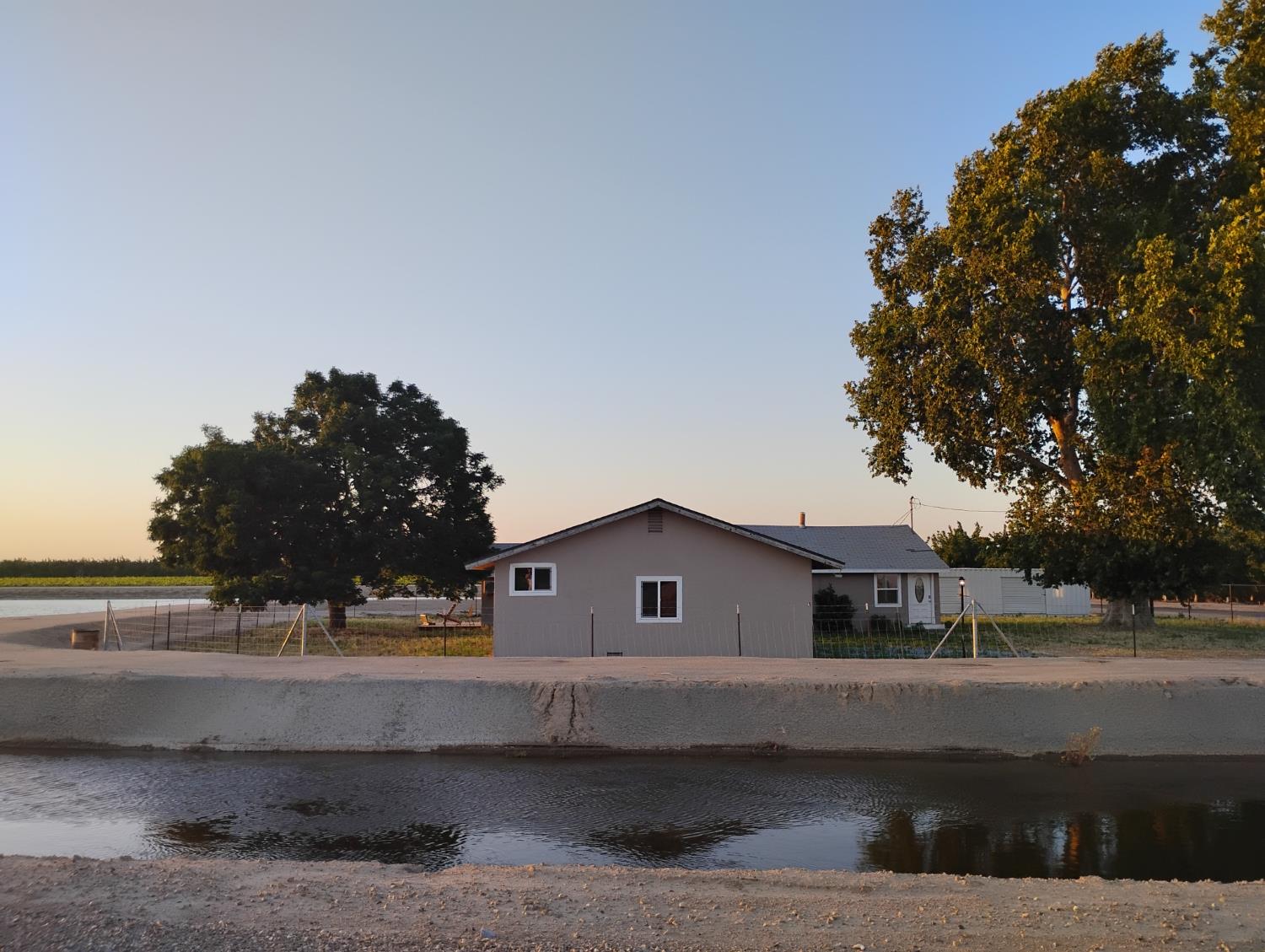 2545 N Siskiyou Ave, Kerman, CA 93630