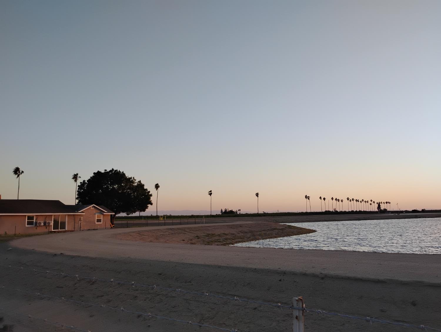 2545 N Siskiyou Ave, Kerman, CA 93630