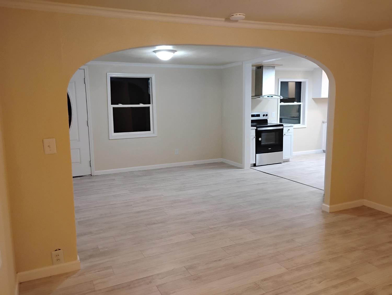 2545 N Siskiyou Ave, Kerman, CA 93630