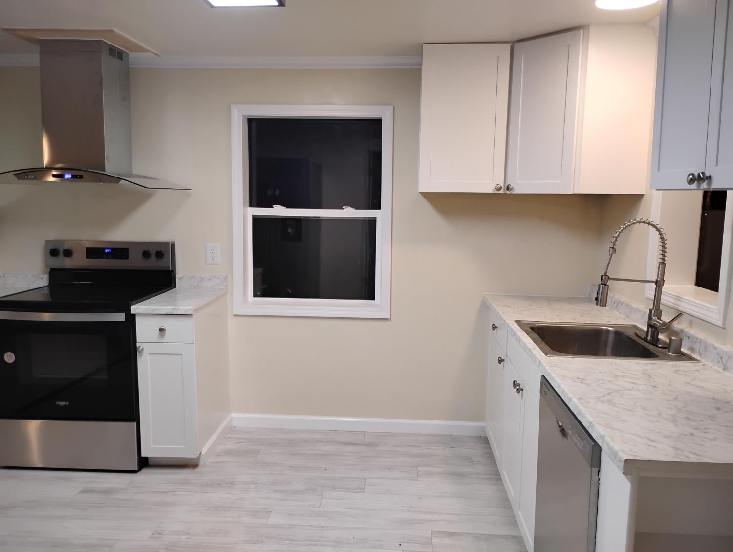2545 N Siskiyou Ave, Kerman, CA 93630