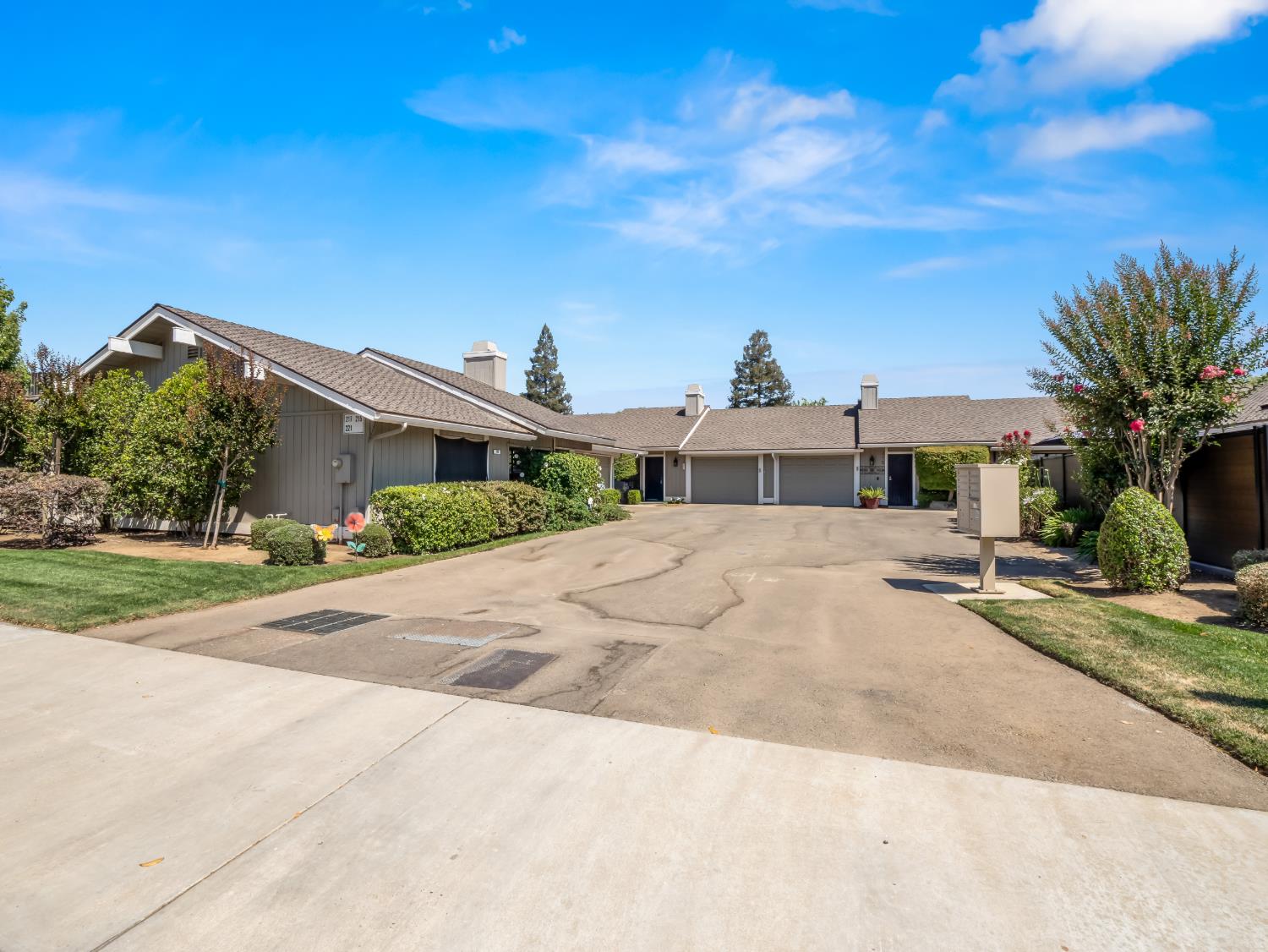 217 E Cole Ave, Fresno, CA 93720