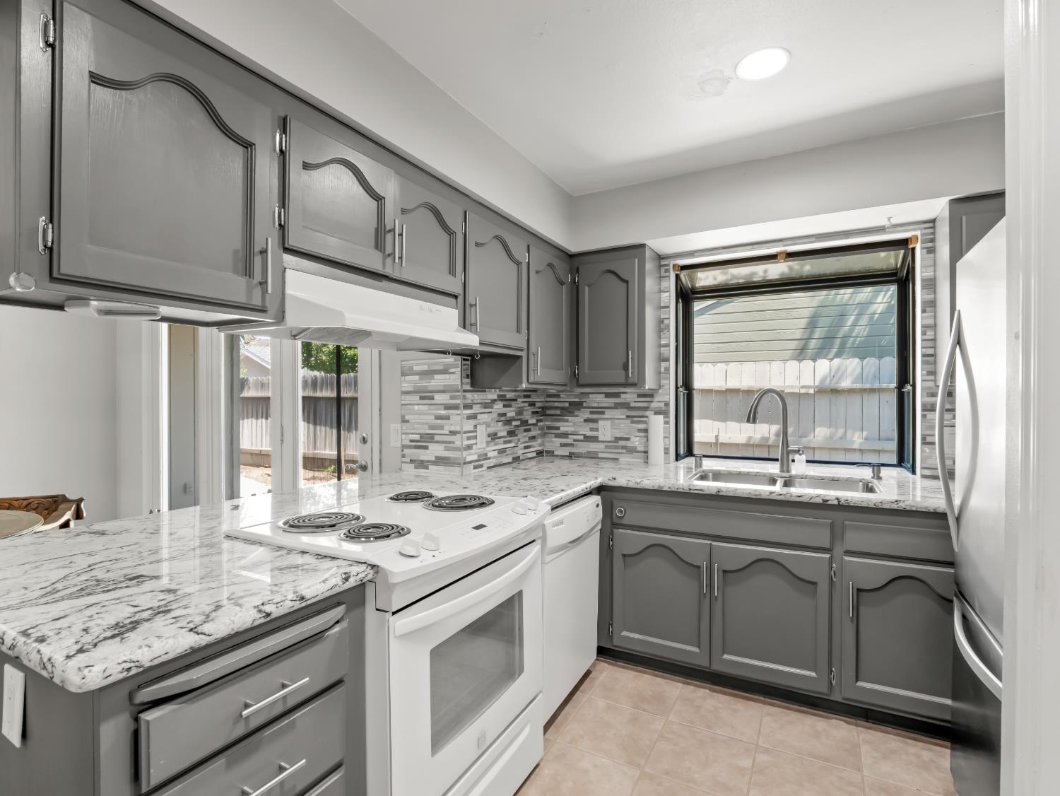 217 E Cole Ave, Fresno, CA 93720