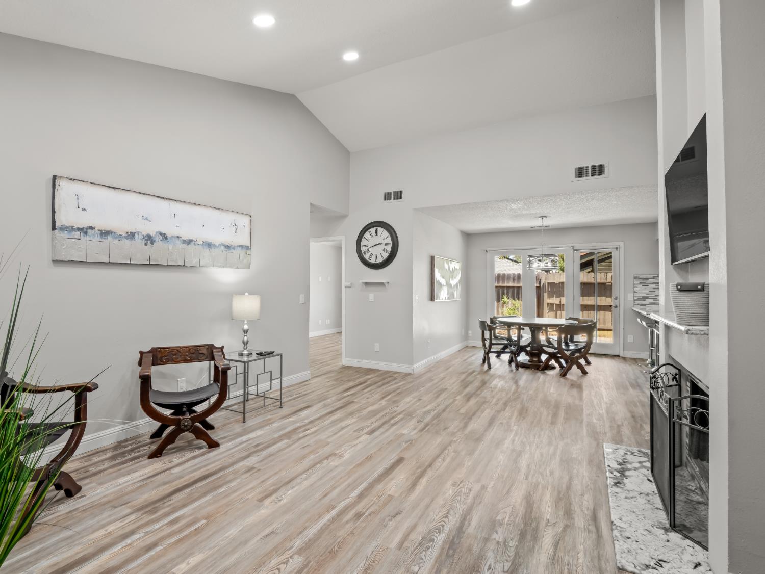217 E Cole Ave, Fresno, CA 93720