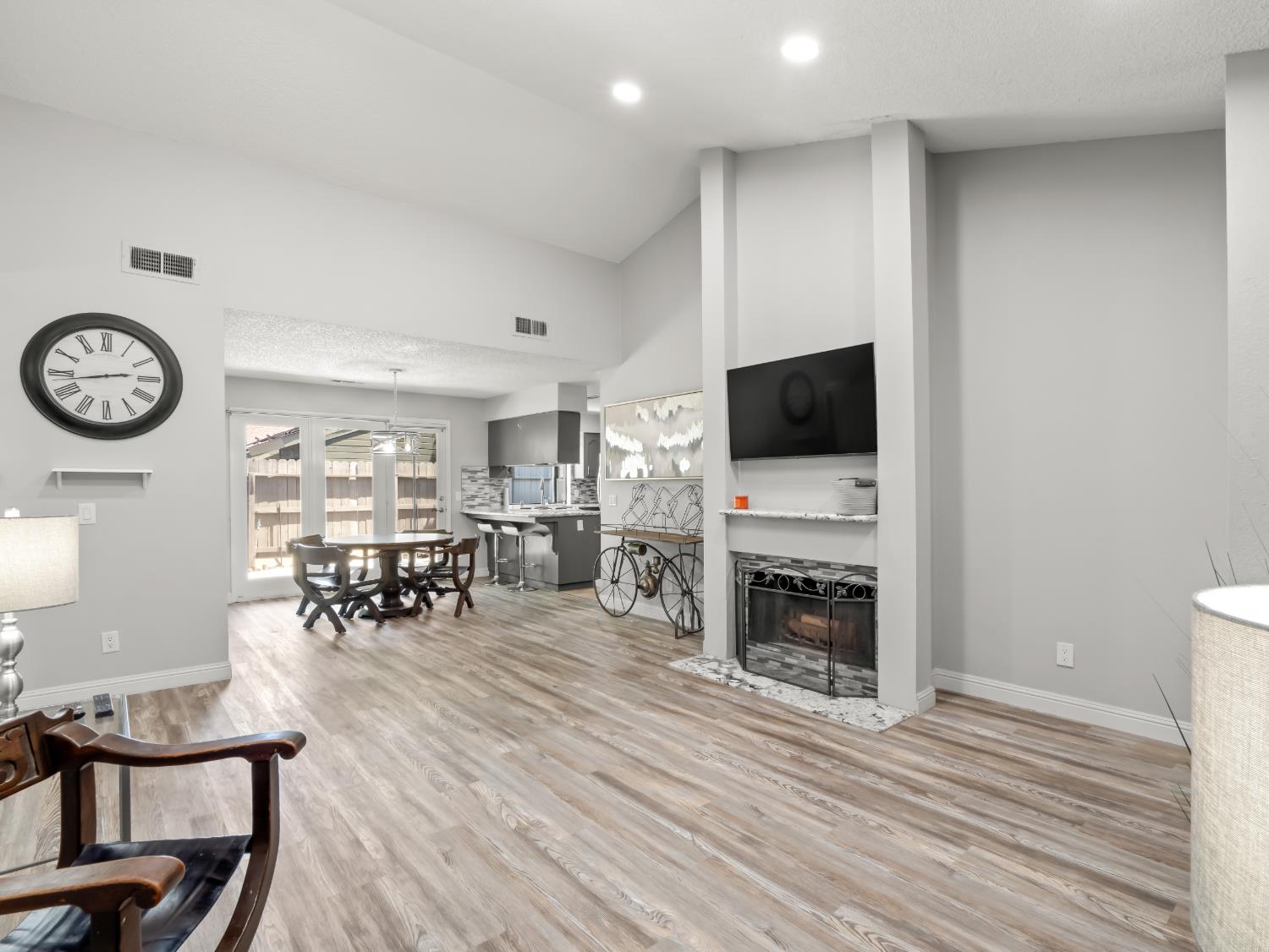 217 E Cole Ave, Fresno, CA 93720