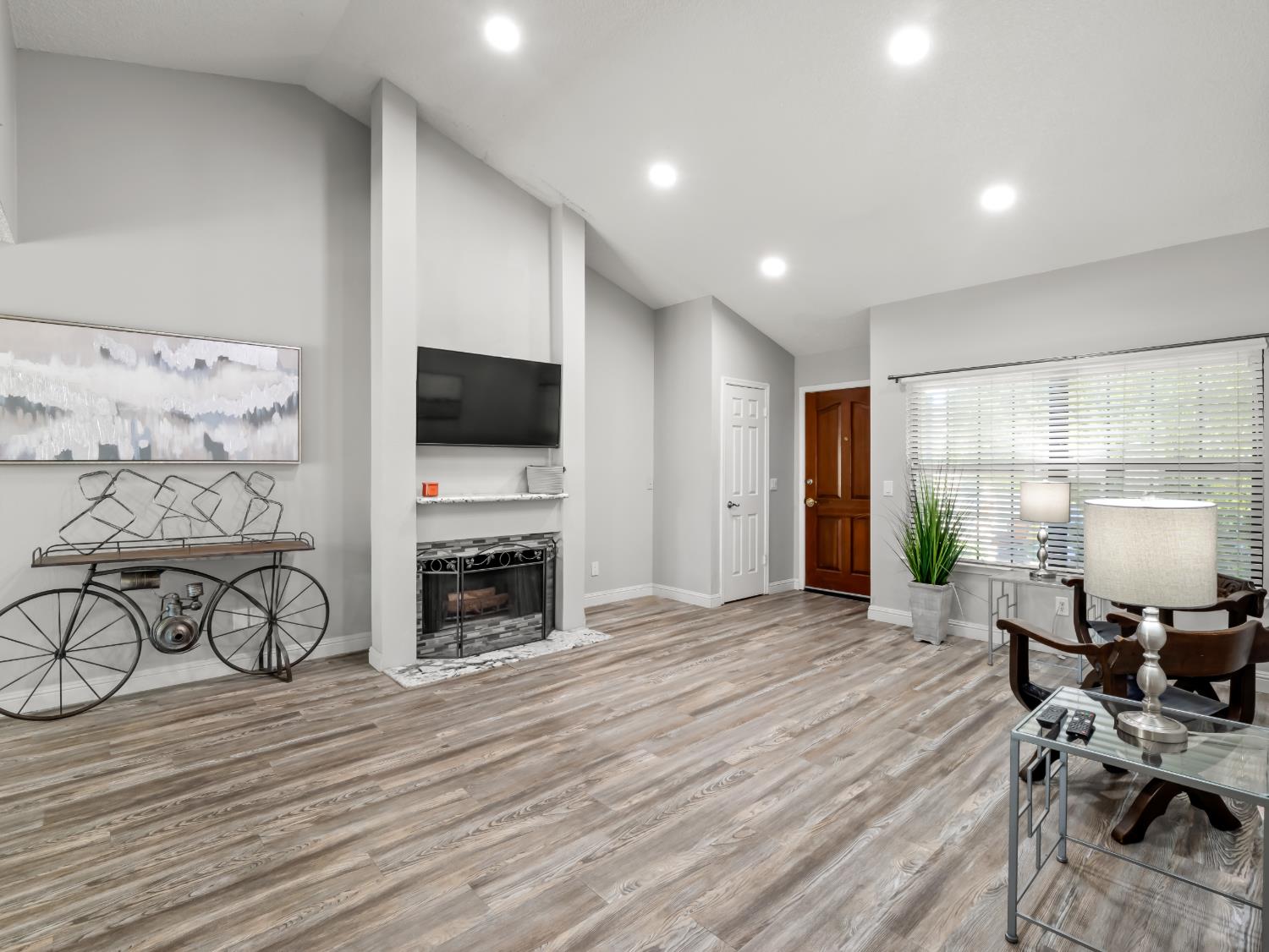217 E Cole Ave, Fresno, CA 93720
