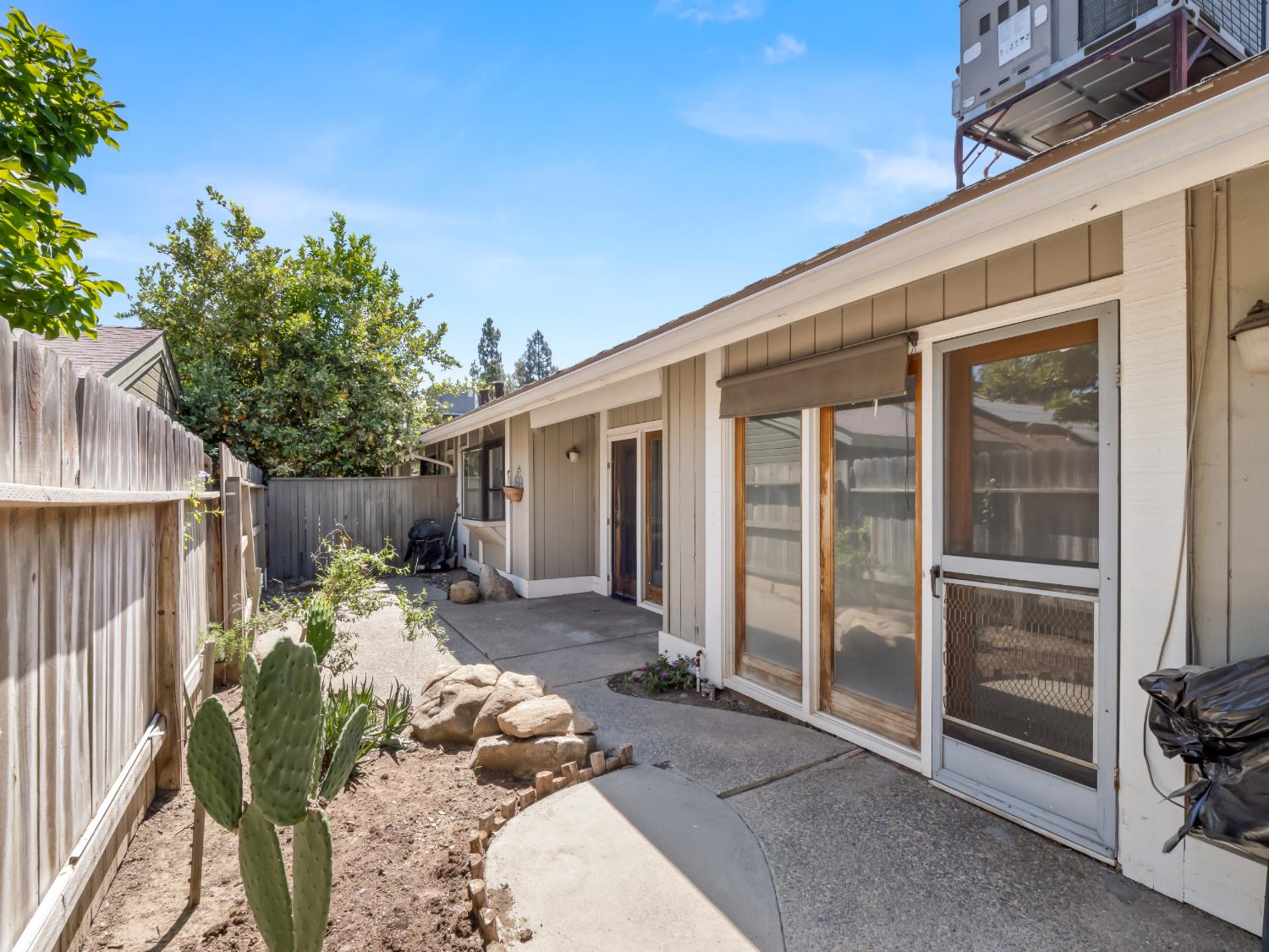 217 E Cole Ave, Fresno, CA 93720