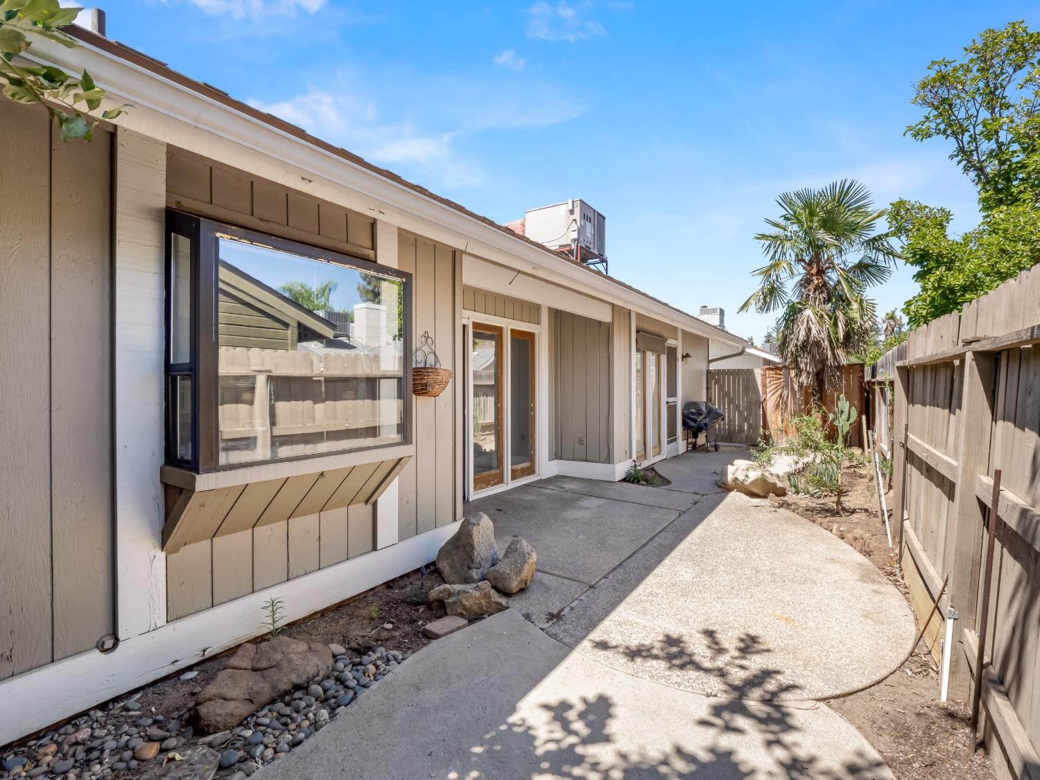 217 E Cole Ave, Fresno, CA 93720
