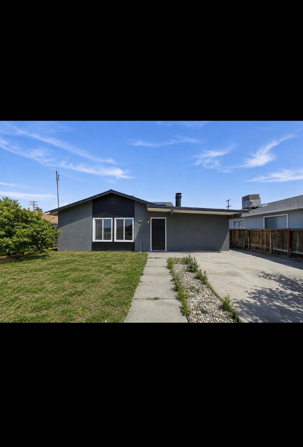 12656 W H St, Biola, CA 93606