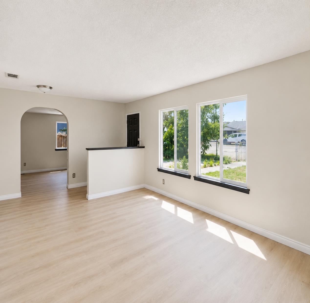 12656 W H St, Biola, CA 93606