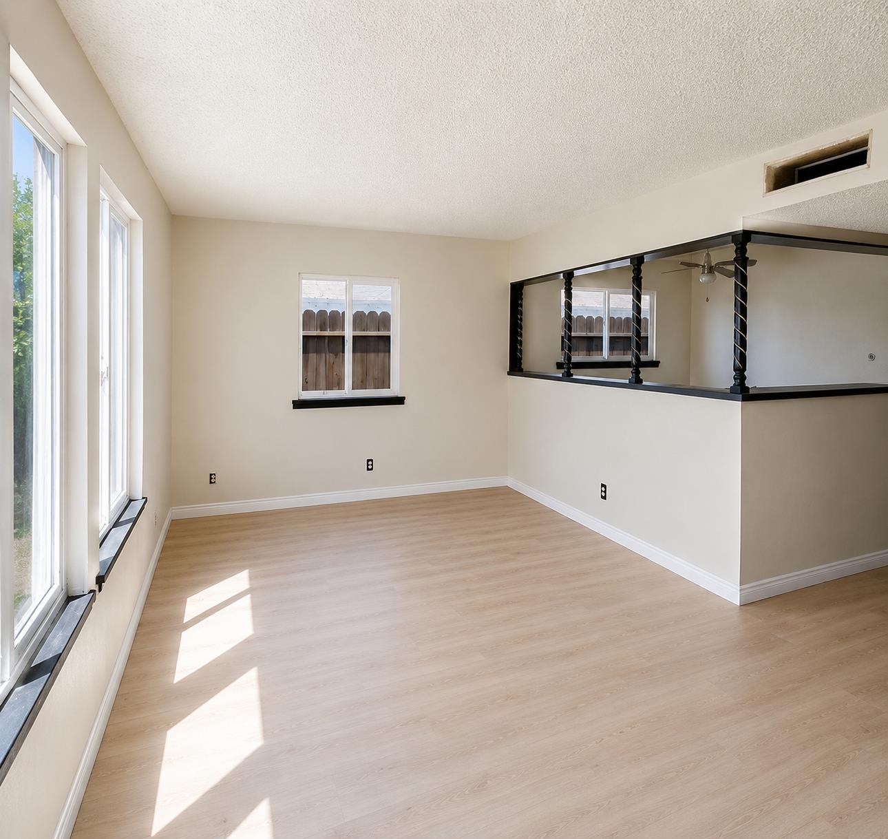 12656 W H St, Biola, CA 93606