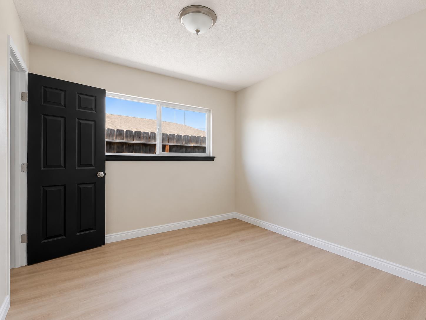 12656 W H St, Biola, CA 93606