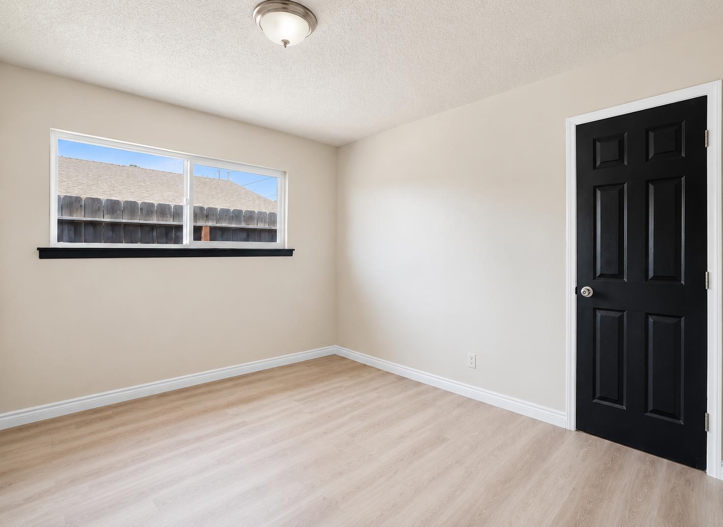 12656 W H St, Biola, CA 93606