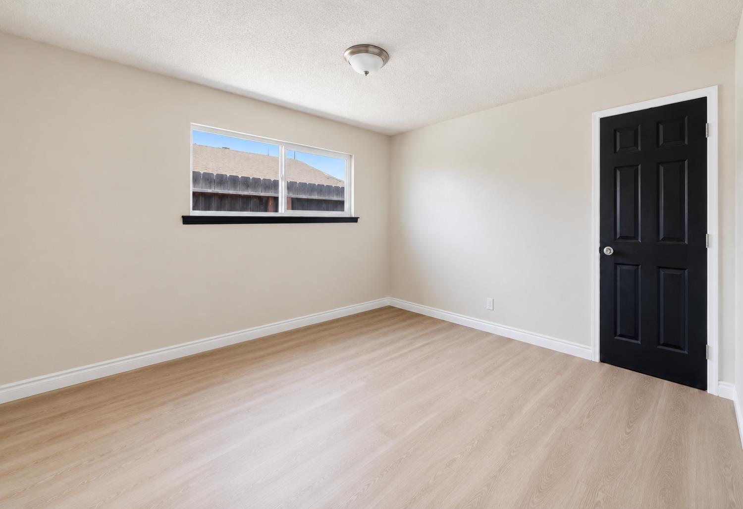 12656 W H St, Biola, CA 93606