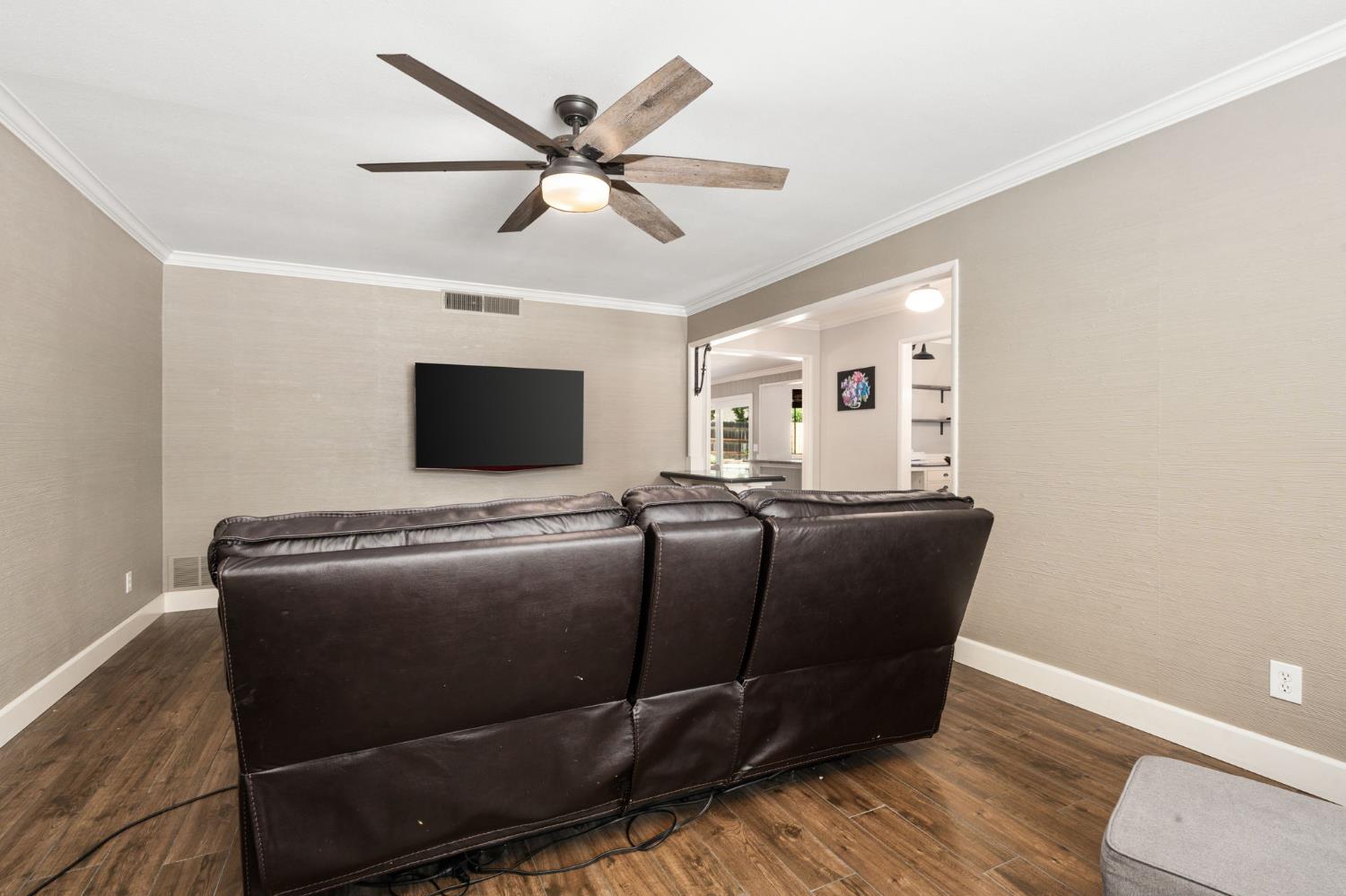 1324 W Fremont Ave, Fresno, CA 93711